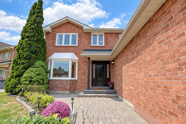 Property Photo:  22 West Side Drive  ON L3P 7J4 