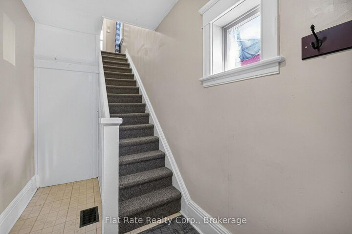 Property Photo:  480 Donegal Street 2nd Floor  ON K9H 4L8 