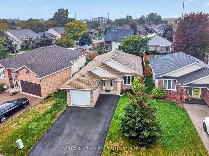 Property Photo:  15 Days Avenue  ON L3C 7H8 