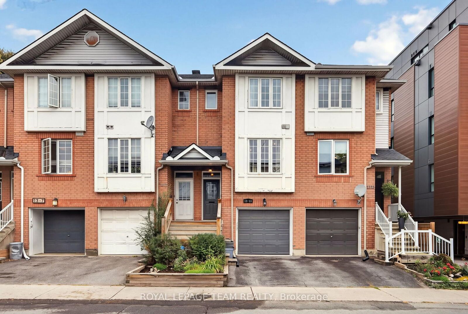 Property Photo:  13 Robinson Avenue 11  ON K1N 8N8 