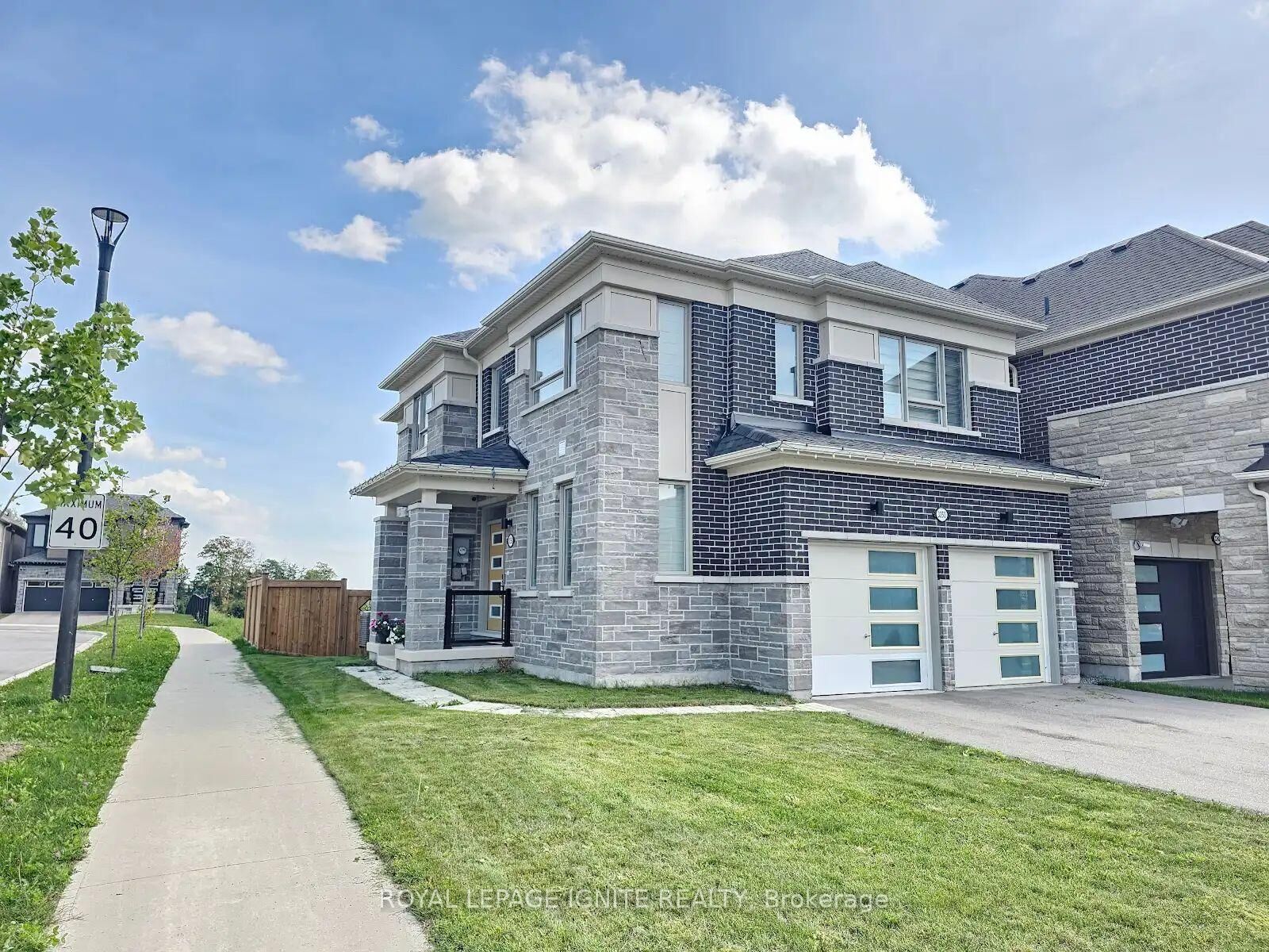 Property Photo:  3250 Chimney Swift Crescent  ON L1X 0N3 