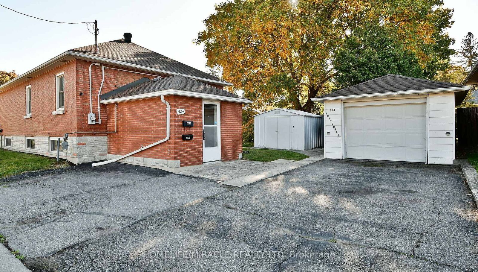Property Photo:  584 Montgomery Street  ON L1H 7K2 