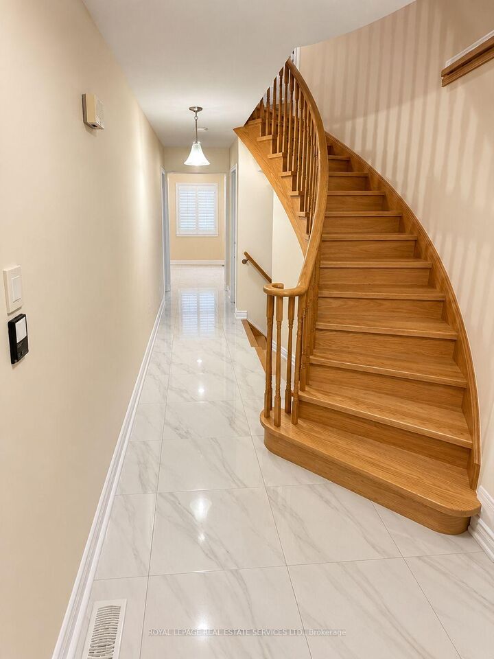 Property Photo:  742 Winterton Way  ON L5R 3L6 