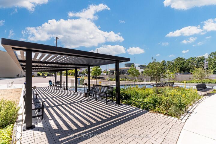 Property Photo:  30 Inn On The Park Drive 1810  ON M3C 0P7 