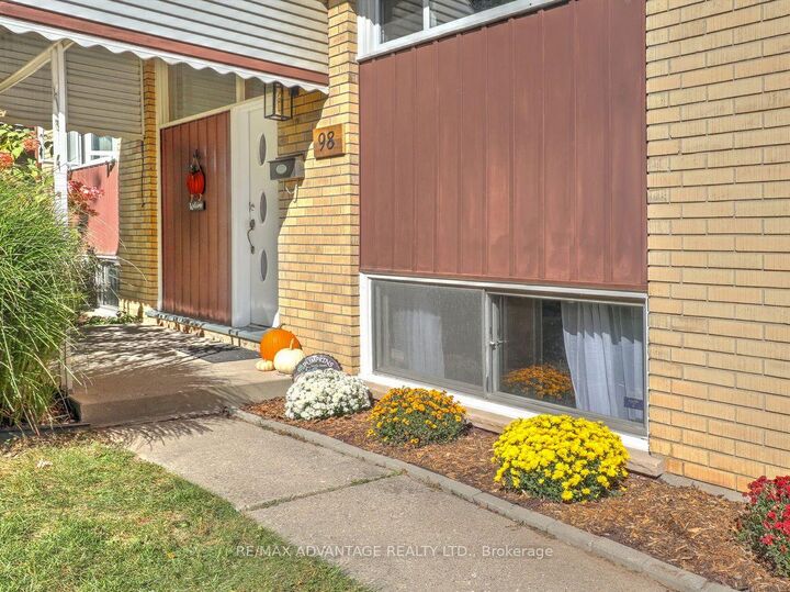 Property Photo:  98 Goldwick Crescent  ON N5V 2L1 