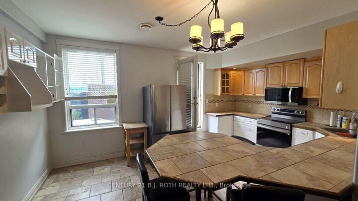 Property Photo:  41 Dunlop Street E 1  ON L4M 1L2 