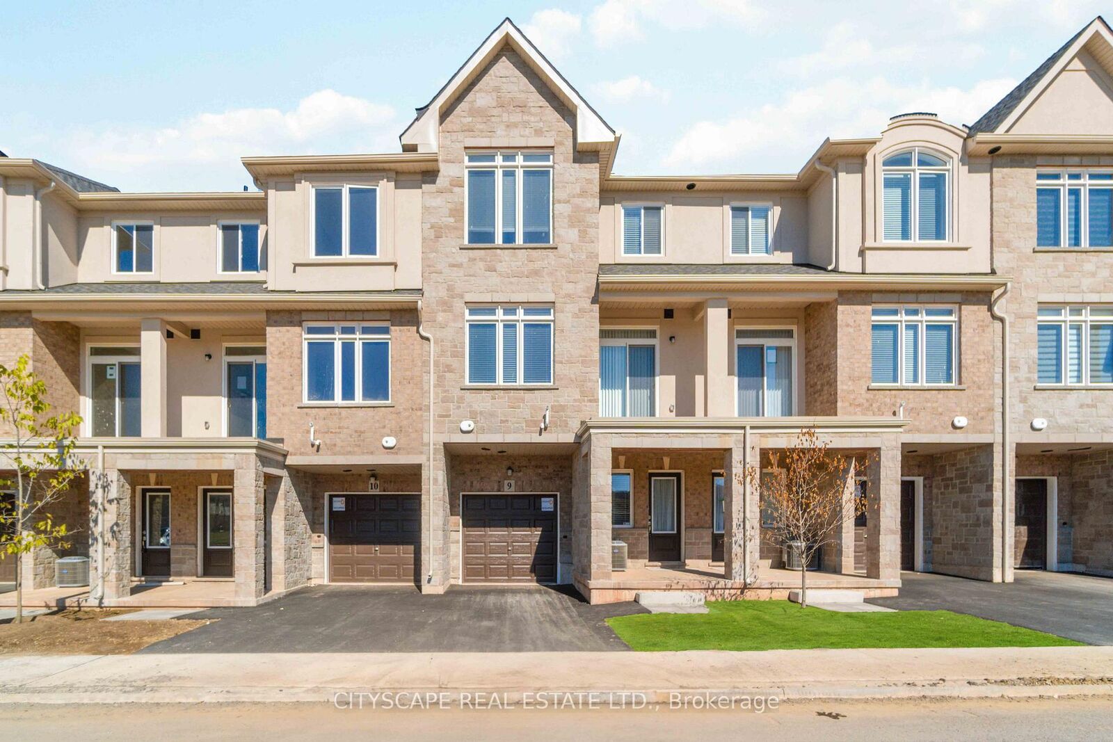 Property Photo:  40 Zinfandel Drive 9  ON L8E 0L1 