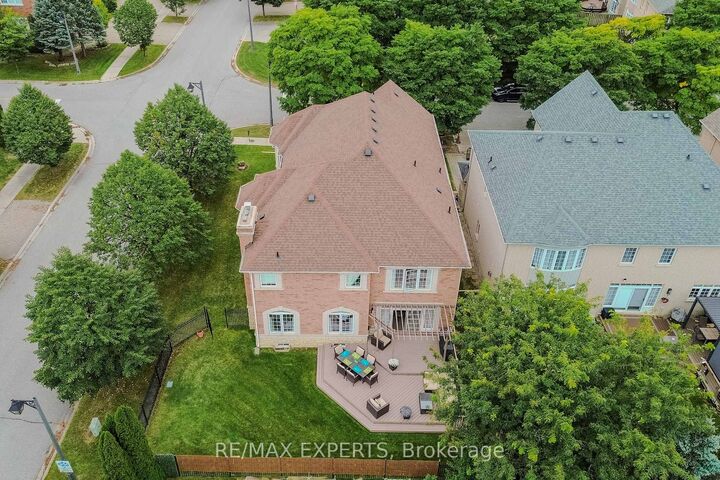 Property Photo: 6 Elyssa Drive ON L4B 4V2