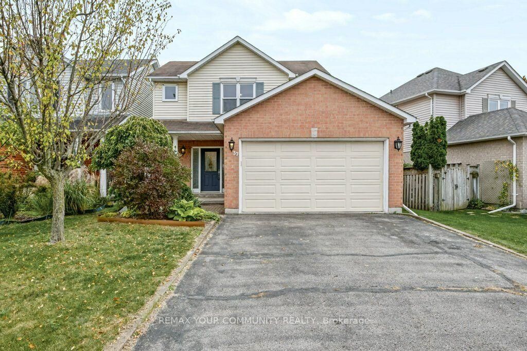 Photo de la propriété:  37 Brownstone Crescent  ON L1E 2Y1 