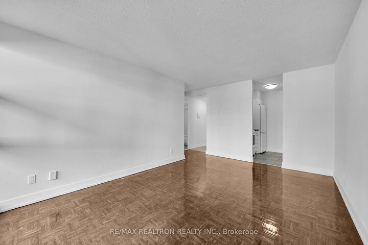 Property Photo: 33 Isabella Street 1811 ON M4Y 2P7