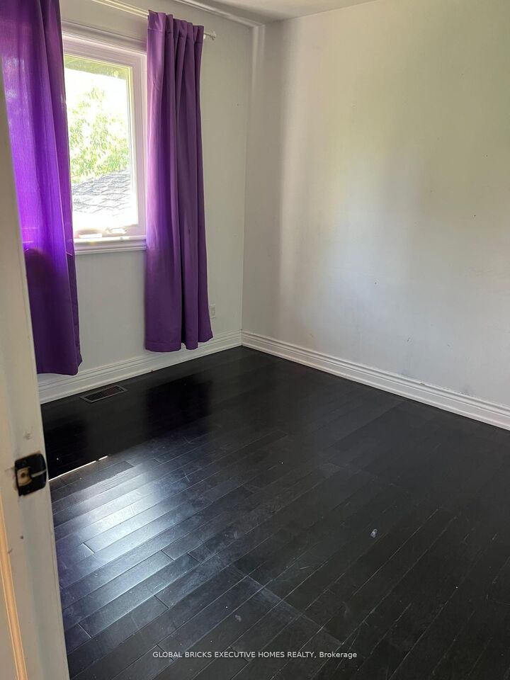 Property Photo: 384 Ashbury Road ON L6K 2M7