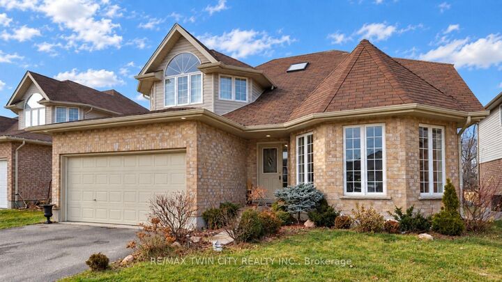 Property Photo:  920 Marl Meadow Court  ON N2R 1L4 