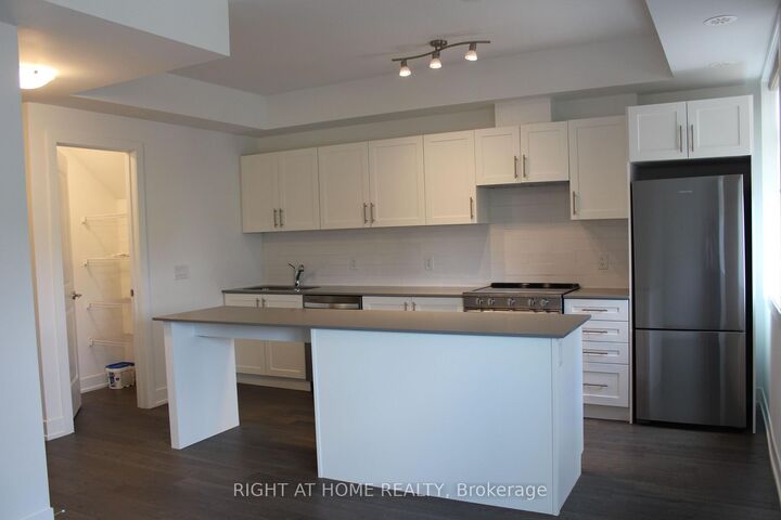 Property Photo:  1075 Douglas McCurdy Common 249  ON L5G 0C6 