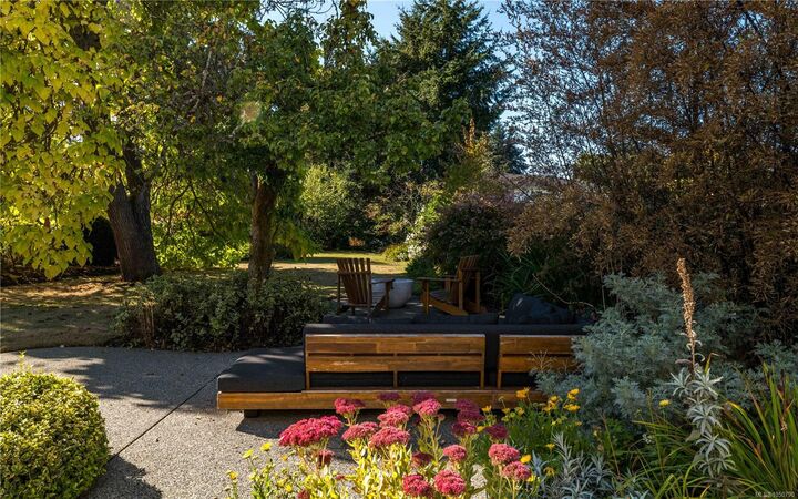 Property Photo:  773 Middleton St  BC V9A 2E1 