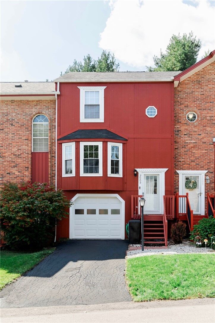 Property Photo:  2002 Timber Trl  PA 15126 
