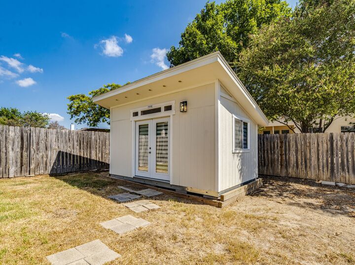 Property Photo:  112 Maplewood N  TX 78640 