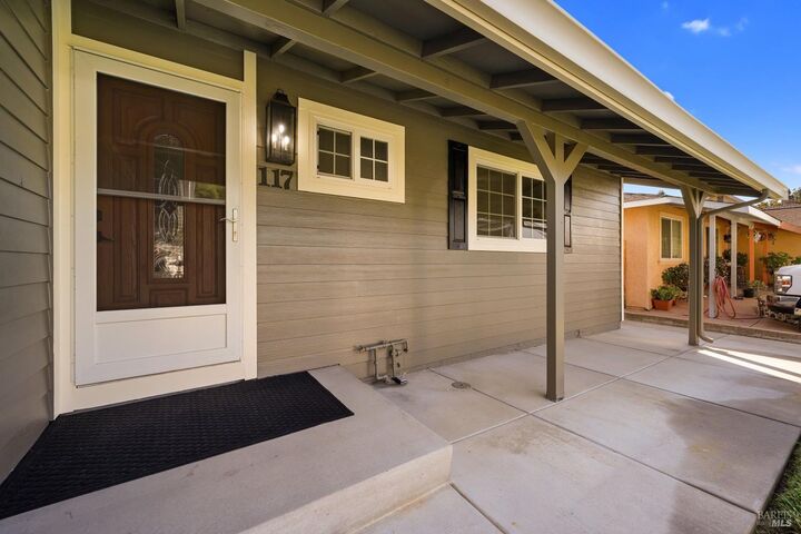 Property Photo: 117 Kearney Way CA 95687