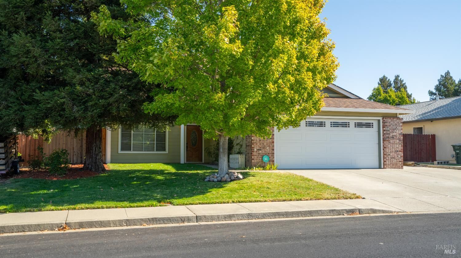Property Photo: 1025 Cinnabar Way CA 95687
