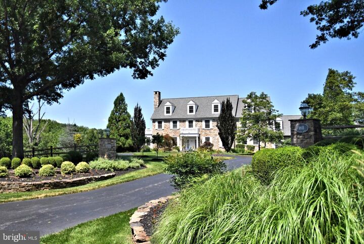 Property Photo:  1811 Hollow Road  PA 19426 