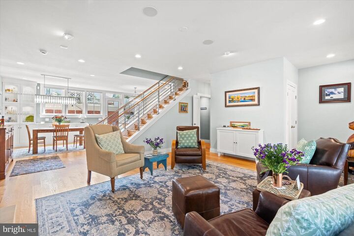 Property Photo: 321 N Columbus Street VA 22314