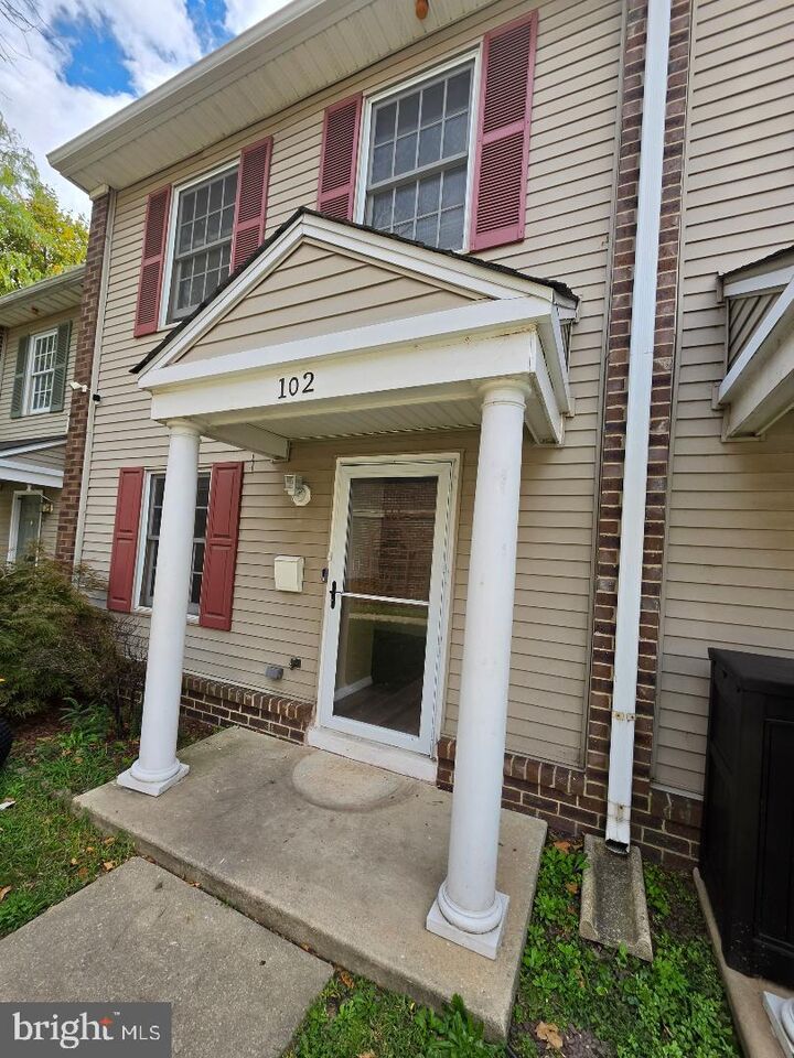Property Photo:  102 Royal Court Lane N 102  NJ 08103 