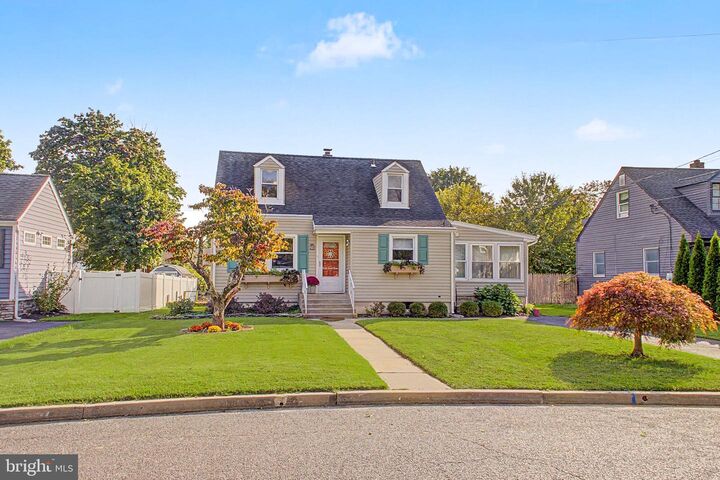 Property Photo:  39 Waldron Road  NJ 08501 