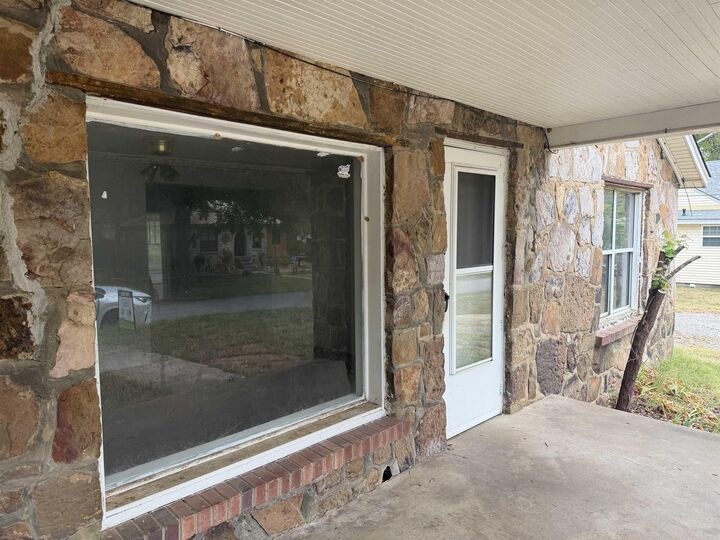 Property Photo: 1006 W McRae Avenue AR 72143