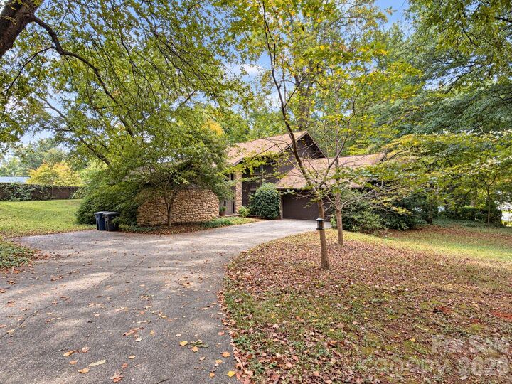 Property Photo:  621 Georgia Avenue  NC 28677 