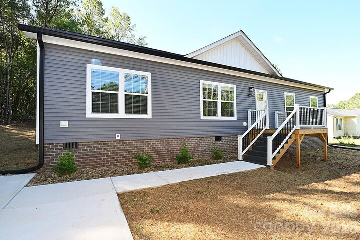 Property Photo: 2026 Windigo Street NC 28658