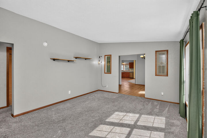 Property Photo: 920 Greenview Street IA 50134
