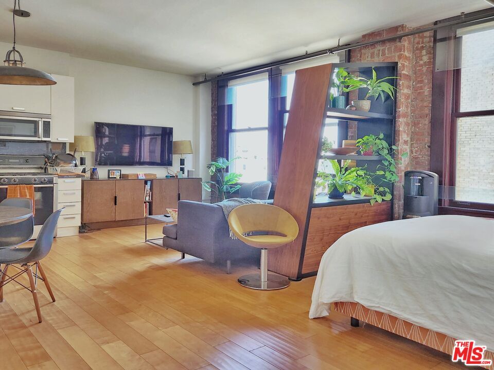 Property Photo:  460 S Spring St, Unit 908  CA 90013 