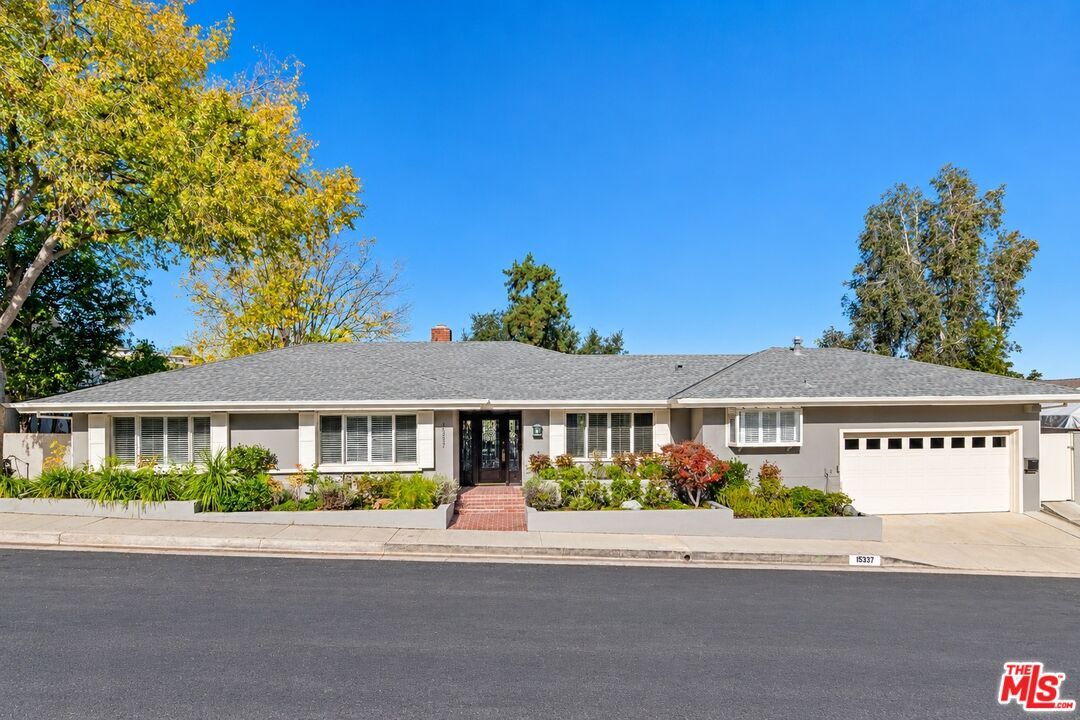Property Photo: 15337 Stonewood Ter CA 91403