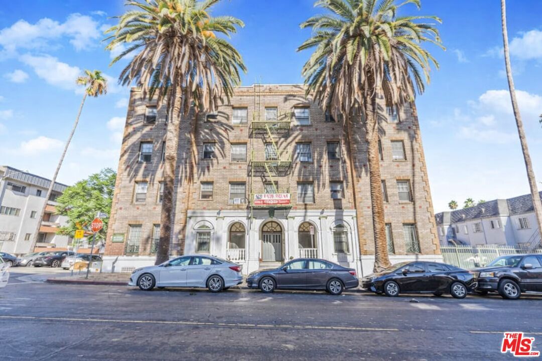 Property Photo:  400 S Kenmore Ave, Unit 200  CA 90020 