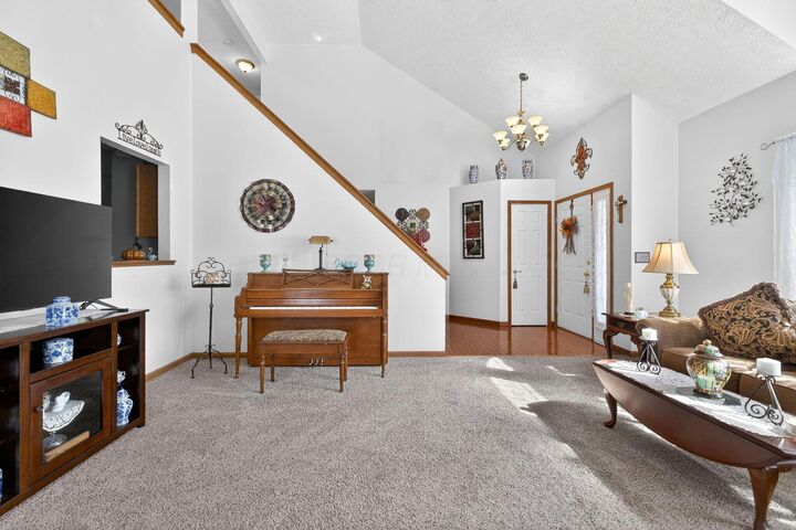 Property Photo:  6324 Rossmore Lane  OH 43110 