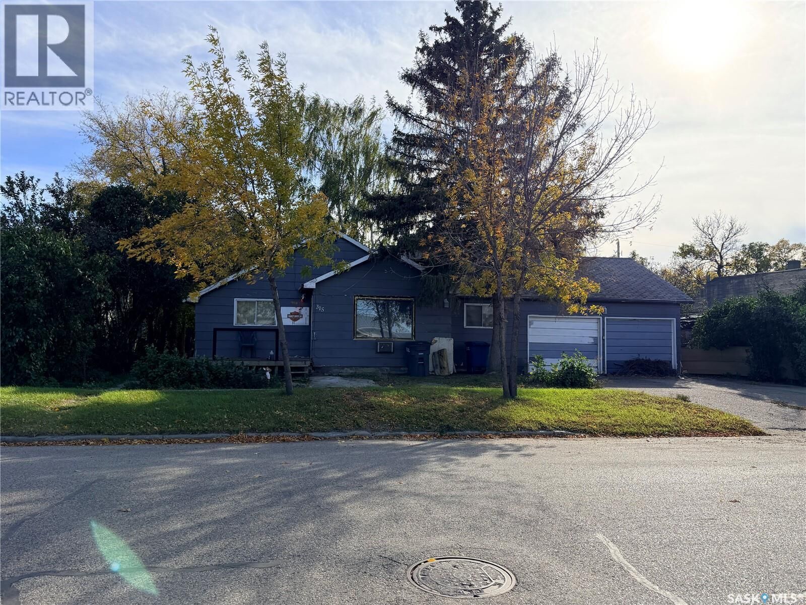 Property Photo: 315 3rd Avenue W SK S0H 0B0