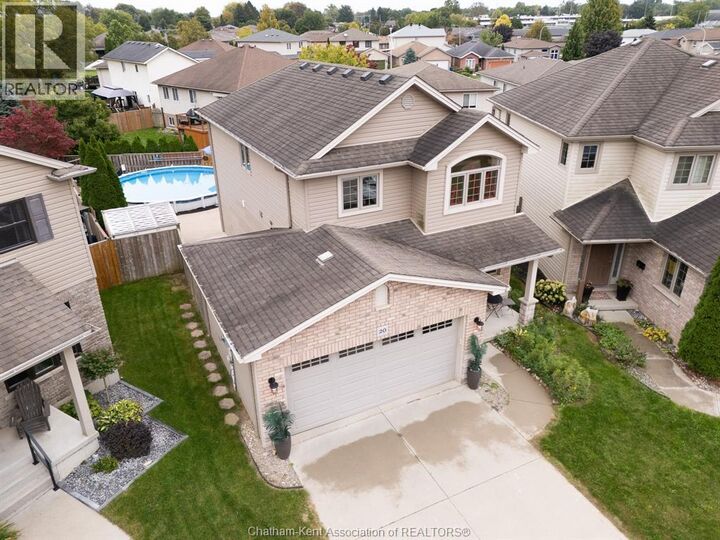 Property Photo:  20 Golodenrod Court Northeast  ON N7L 0A2 
