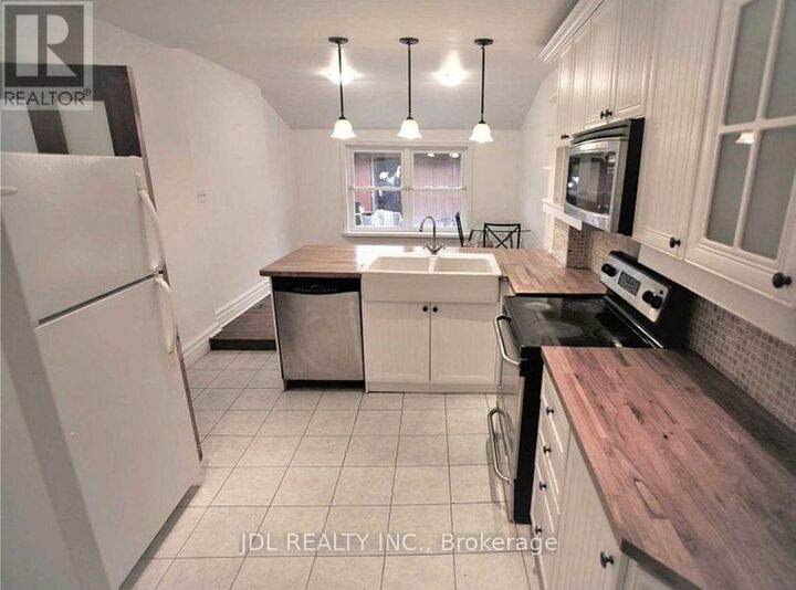 Property Photo:  298 Robert St Street  ON M5S 2K8 
