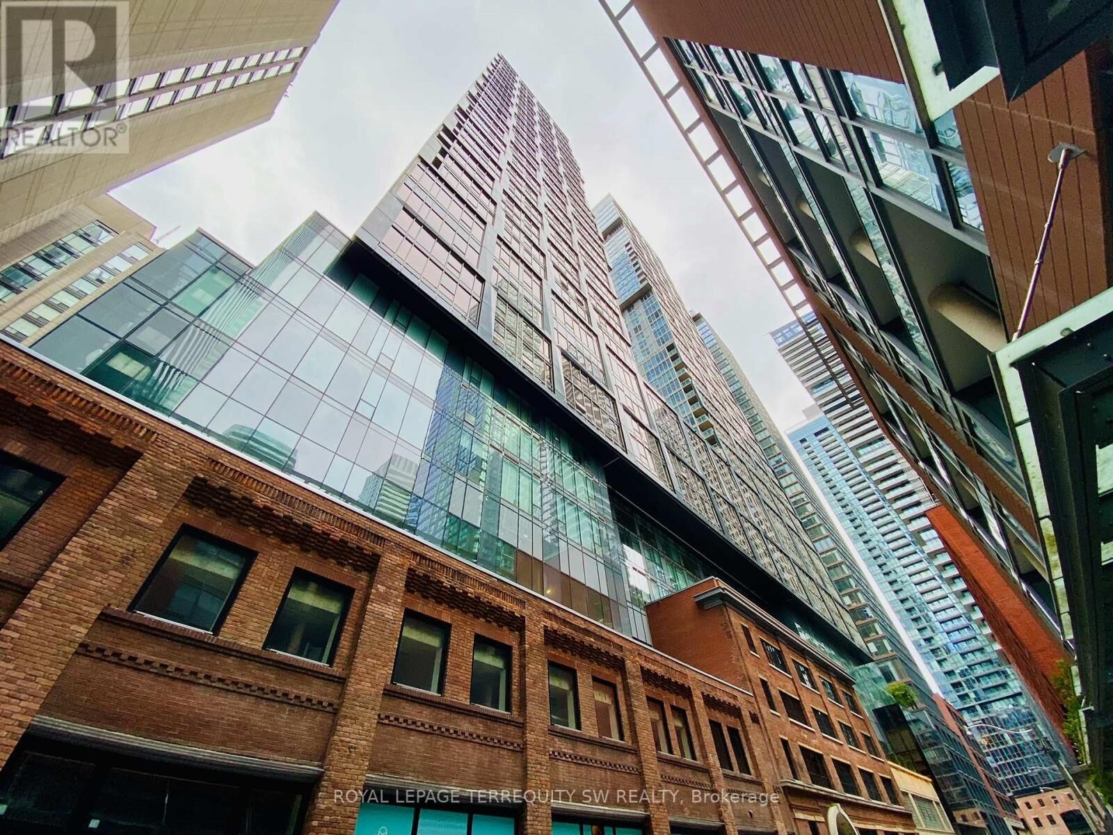 Property Photo: 15 Mercer Street 3306 ON M5V 0T8