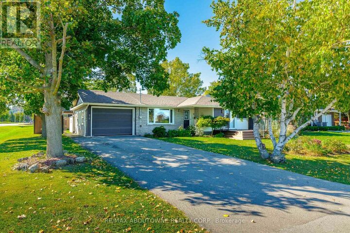 Property Photo:  71 Lakeside Drive Upper  ON L3M 2L4 