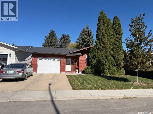 Property Photo:  422 Manning Lane  SK S7L 6J8 