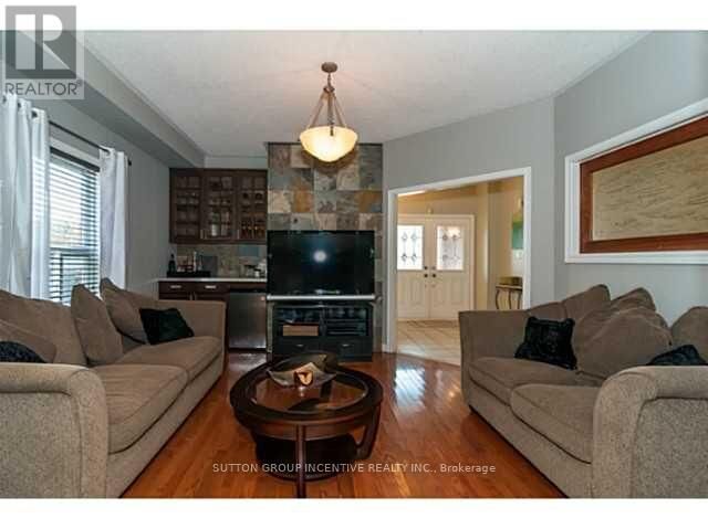 Property Photo: 4 Bluewater Trail ON L4N 0G6
