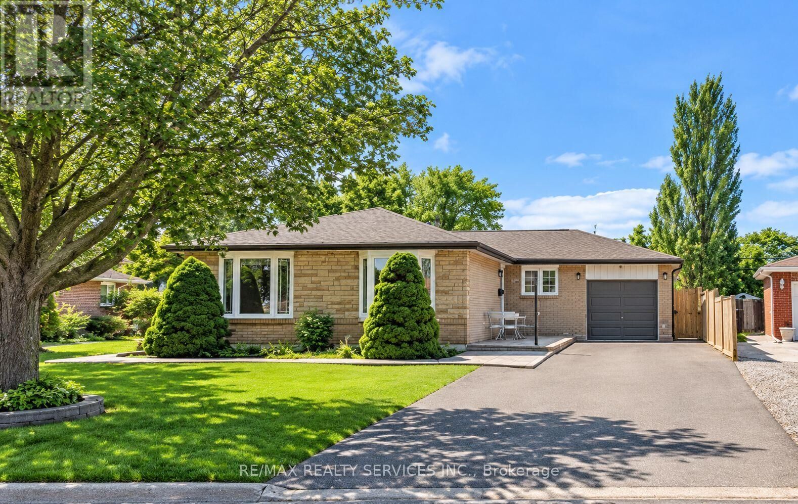 Property Photo: 117 Brentwood Drive ON L6T 1R1