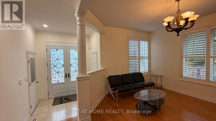 Property Photo:  96 Bradgate Drive  ON L3T 7M3 