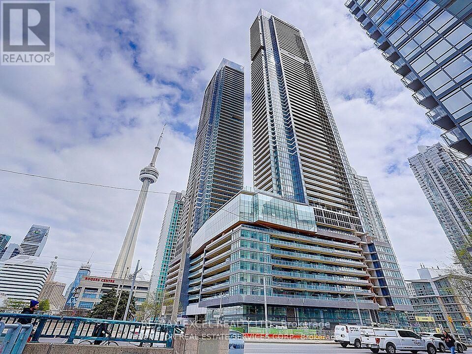 Property Photo: 3 Concord Cityplace Way 627 ON M5V 0X4