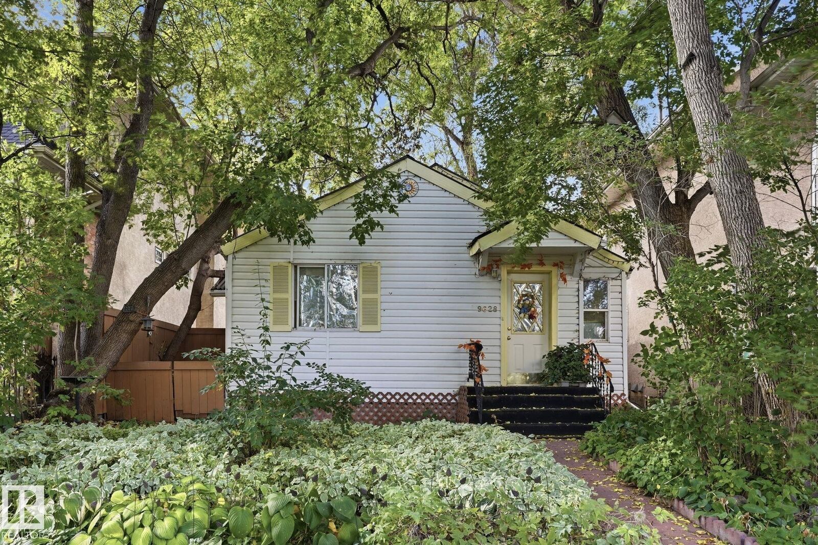 Property Photo:  9628 100A Street NW  AB T5K 0V8 
