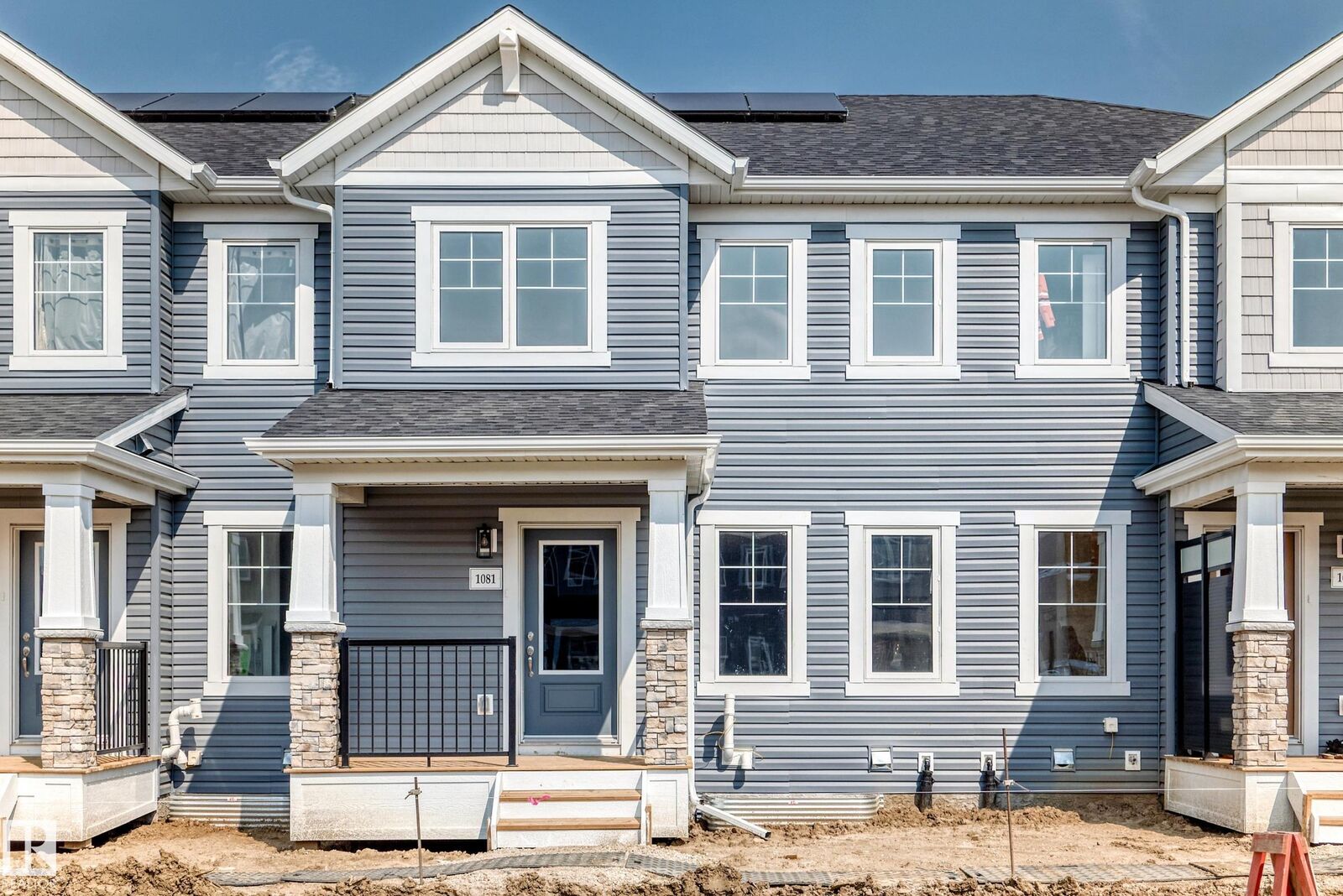 Property Photo:  1081 Hearthstone Boulevard  AB T8H 3A8 
