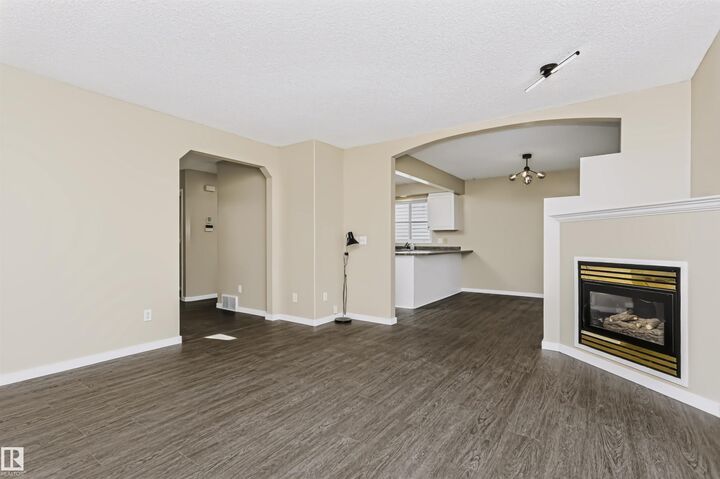 Property Photo:  4112 37A Avenue NW  AB T6L 7A1 