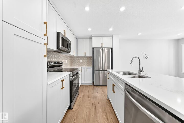Property Photo:  1089 Hearthstone Boulevard  AB T8H 3B3 
