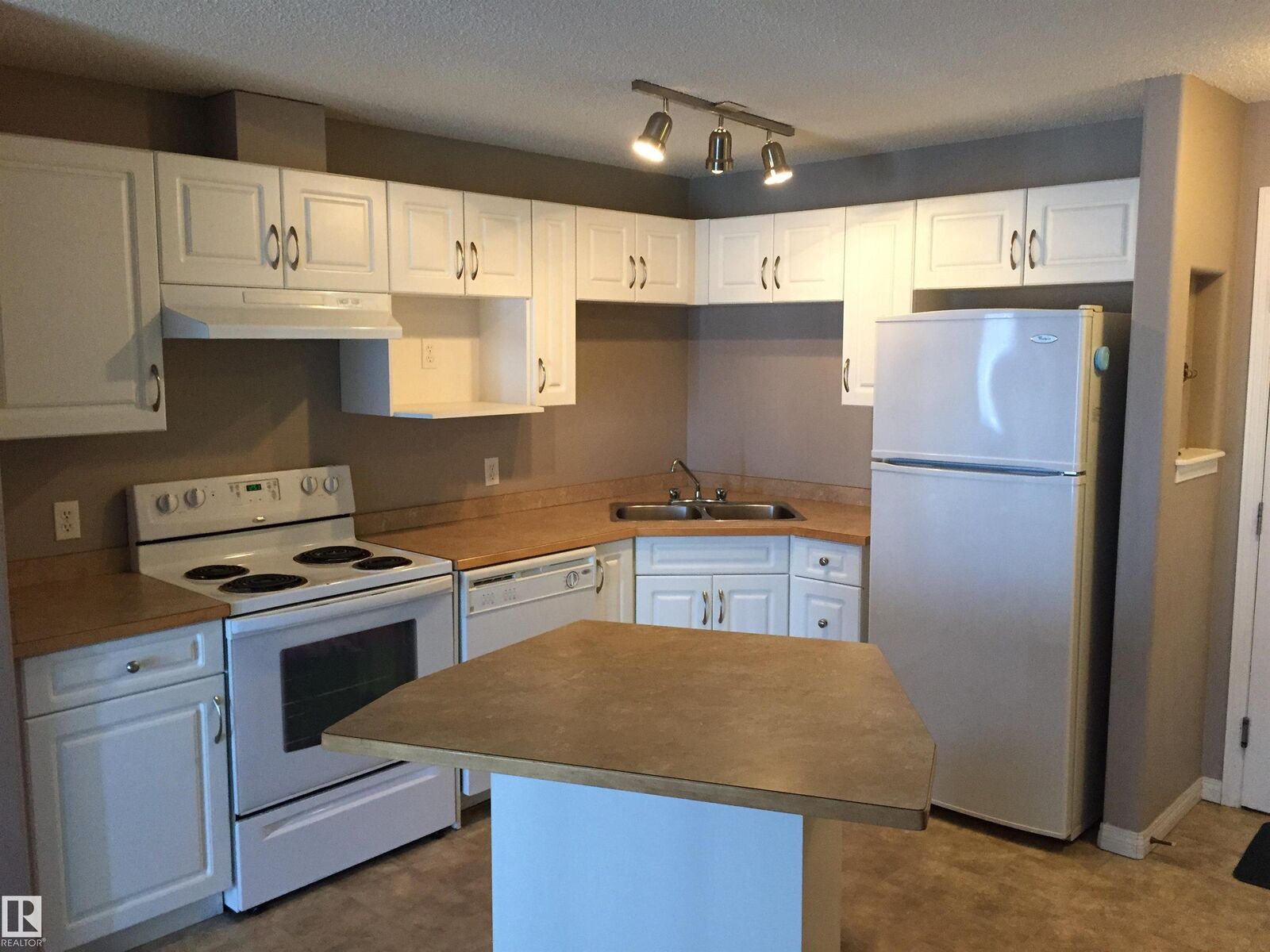 Property Photo: 3425 19 Street NW 321 AB T6T 2B5