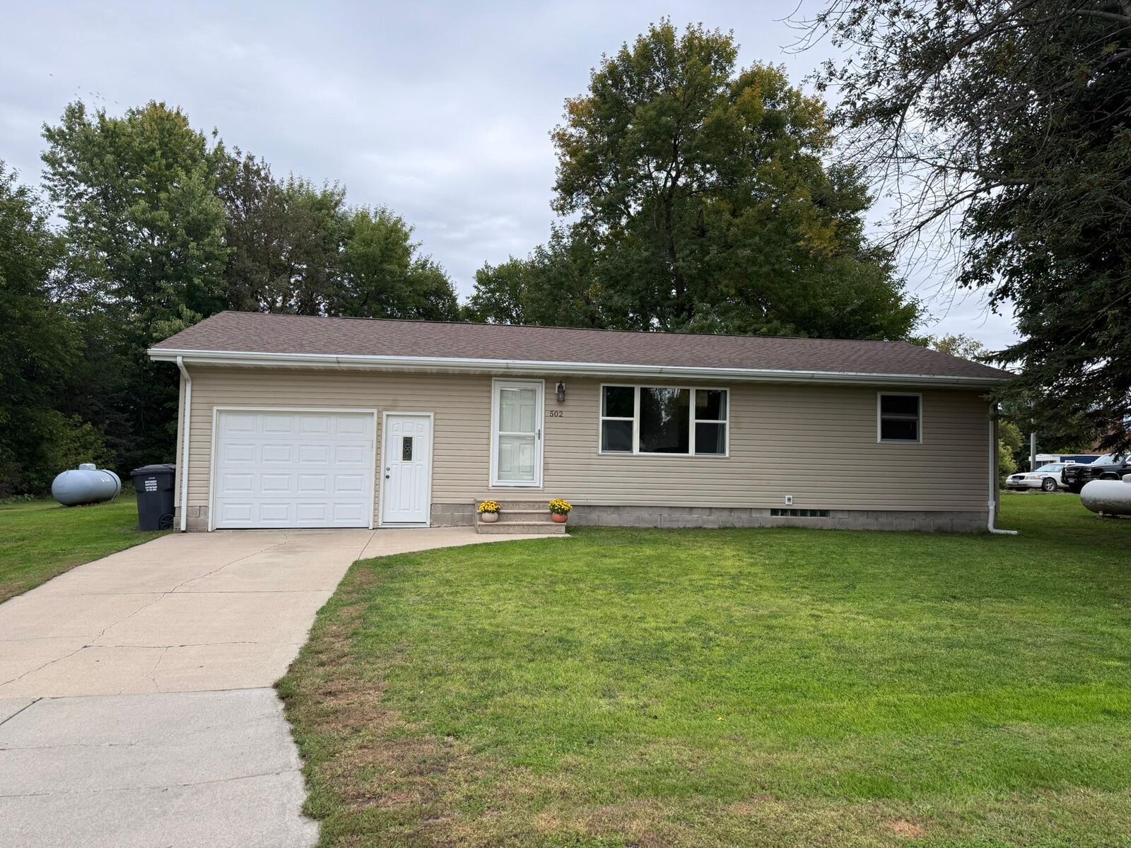 Property Photo:  502 Prospect Street  MN 56263 